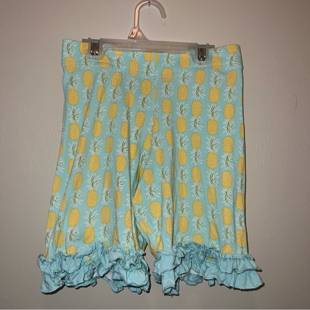 Shrimp & Grits Kids Pineapple Print Ruffle Hem Shorts - Yellow & Light Blue